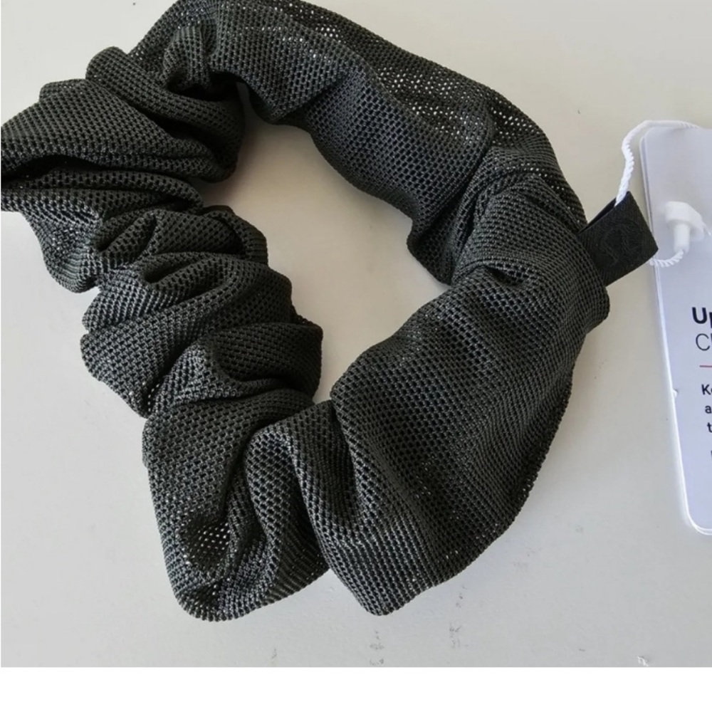 NWT Lululemon Dk Green Lightweight Uplifting Scrunchie.